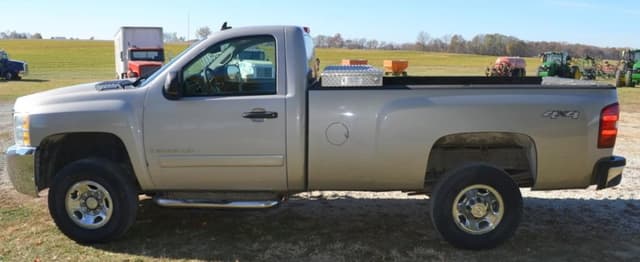 Image of Chevrolet 2500HD equipment image 2