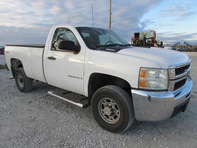 Image of Chevrolet 2500HD equipment image 2