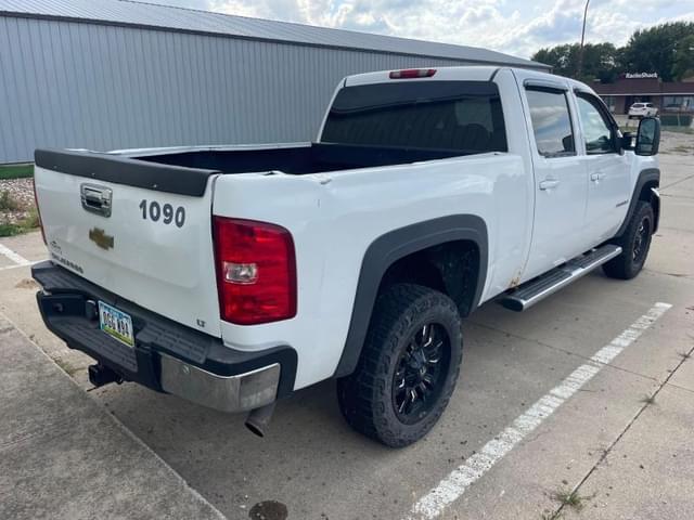 Image of Chevrolet 2500HD equipment image 3