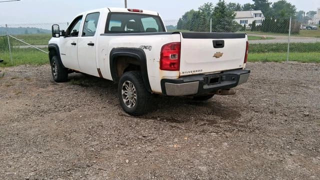 Image of Chevrolet 2500HD equipment image 2