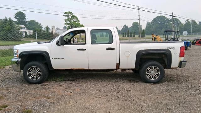 Image of Chevrolet 2500HD equipment image 1