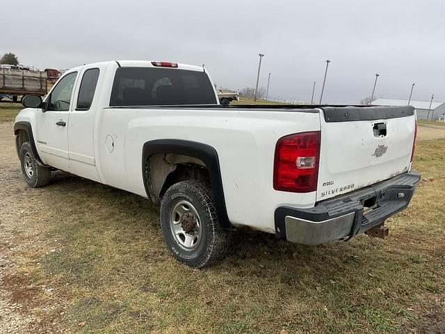 Image of Chevrolet 2500HD equipment image 3