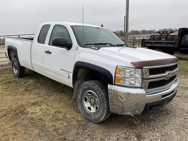 Image of Chevrolet 2500HD equipment image 1