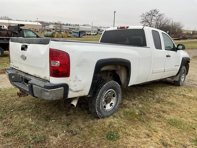 Image of Chevrolet 2500HD equipment image 4