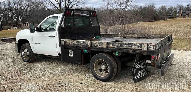 Image of Chevrolet 3500HD equipment image 2