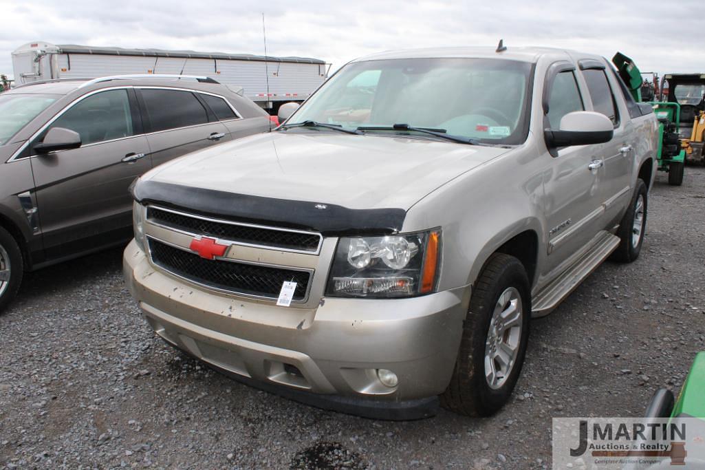 Image of Chevrolet Avalanche Primary image