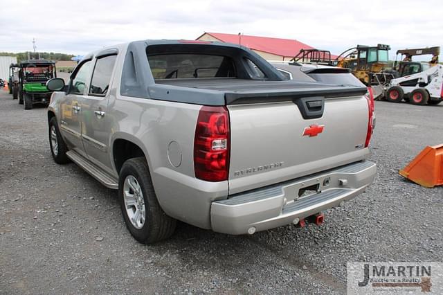 Image of Chevrolet Avalanche equipment image 3