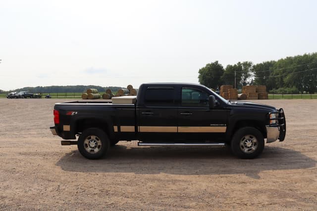 Image of Chevrolet 2500HD equipment image 3