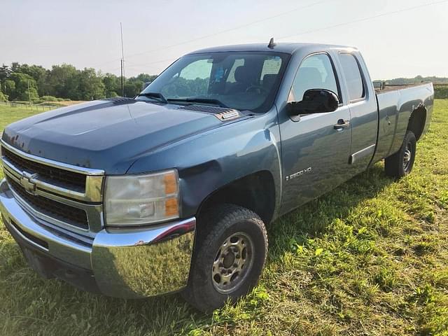Image of Chevrolet 2500HD equipment image 2