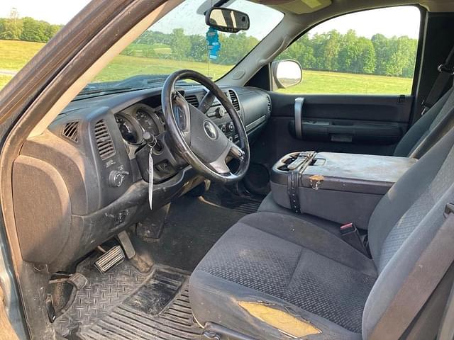 Image of Chevrolet 2500HD equipment image 3