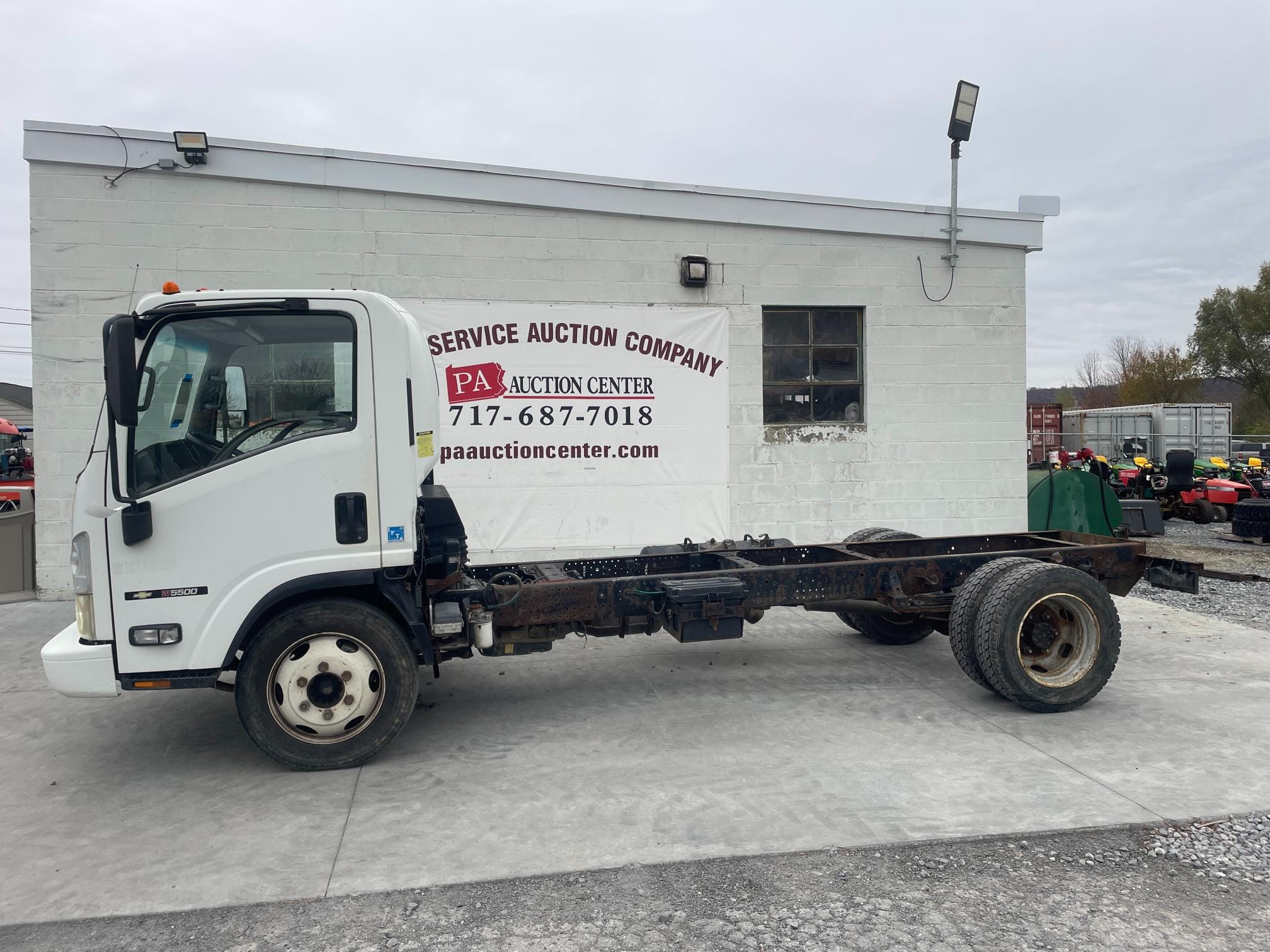 2008 Chevrolet W5500 Equipment Image0