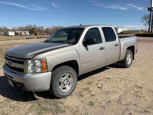 Image of Chevrolet Silverado equipment image 2