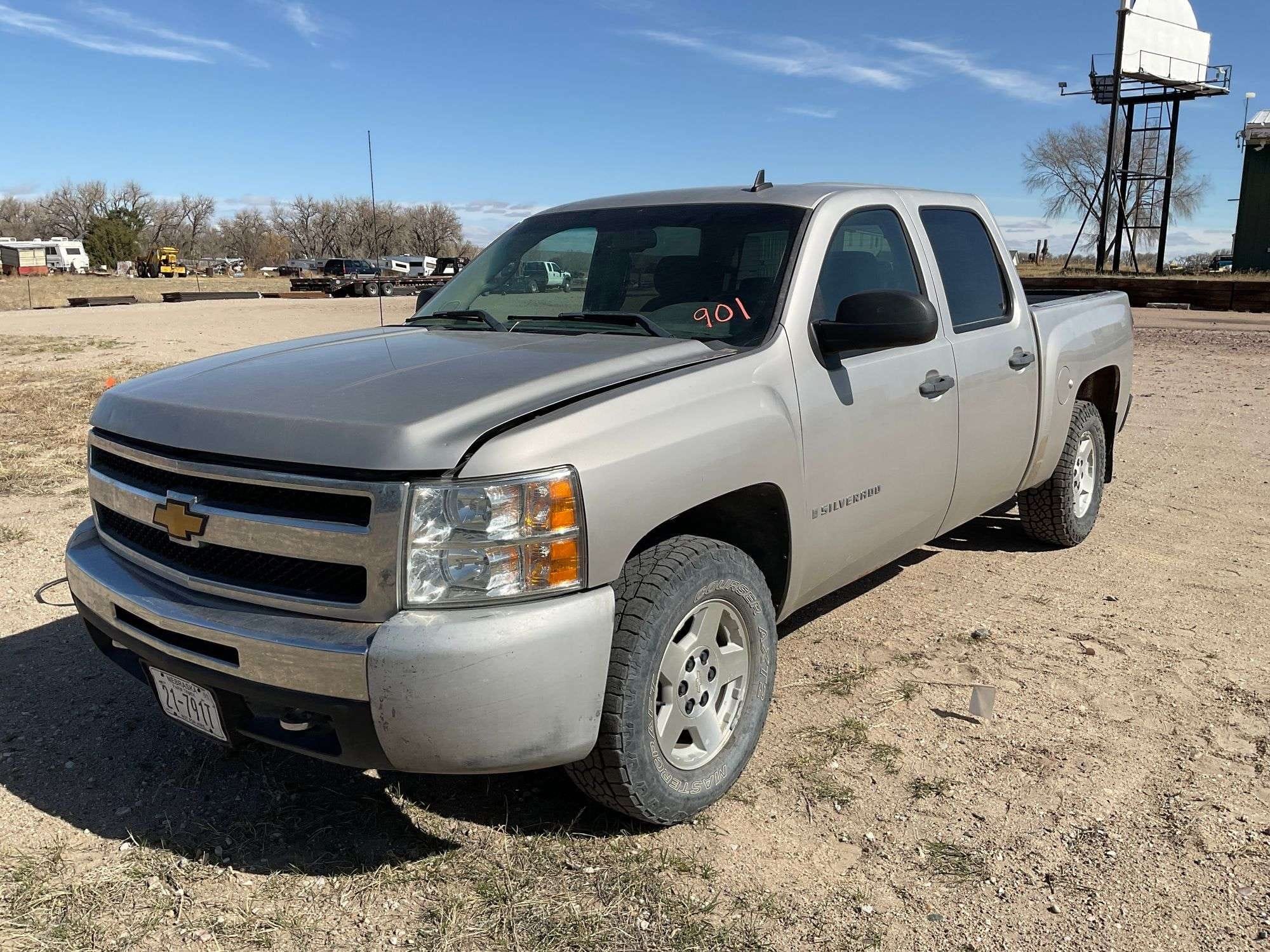 2008 Chevrolet Silverado Equipment Image0