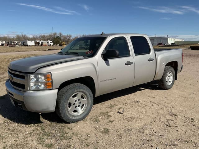 Image of Chevrolet Silverado equipment image 3