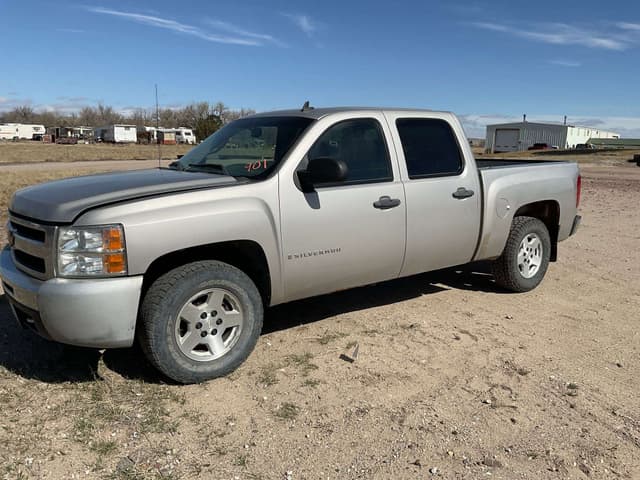 Image of Chevrolet Silverado equipment image 4