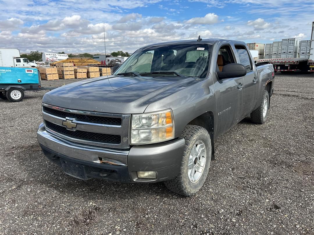 Image of Chevrolet Silverado Primary image