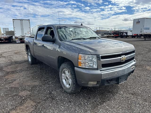 Image of Chevrolet Silverado equipment image 3
