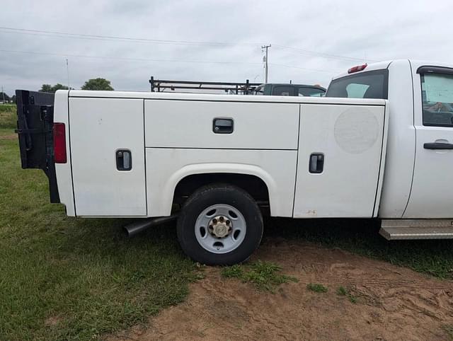 Image of Chevrolet Silverado equipment image 3