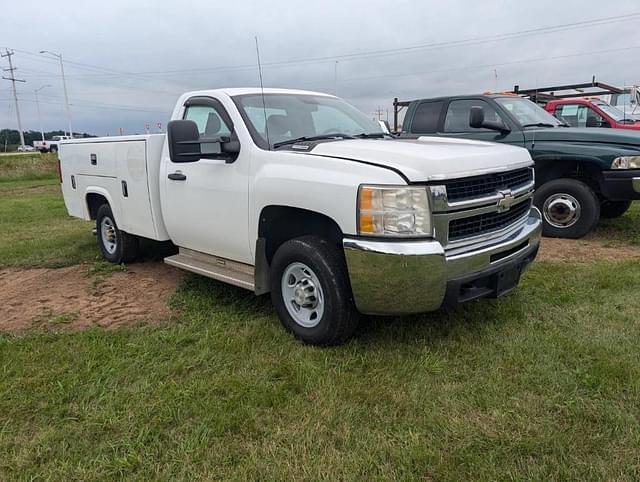 Image of Chevrolet Silverado equipment image 2