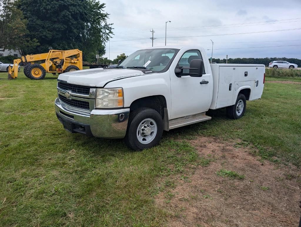 Image of Chevrolet Silverado Primary image