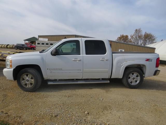 Image of Chevrolet Silverado equipment image 2