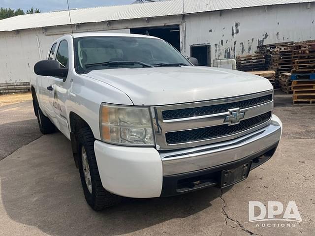 Image of Chevrolet Silverado equipment image 4