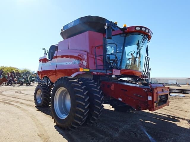 Image of Case IH 7010 equipment image 2