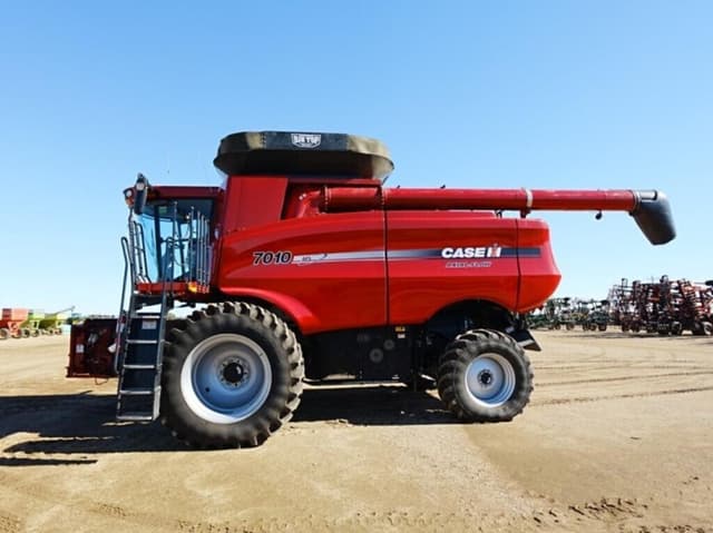 Image of Case IH 7010 equipment image 1