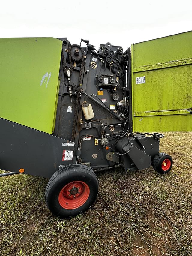 Image of CLAAS Rollant 260 equipment image 3