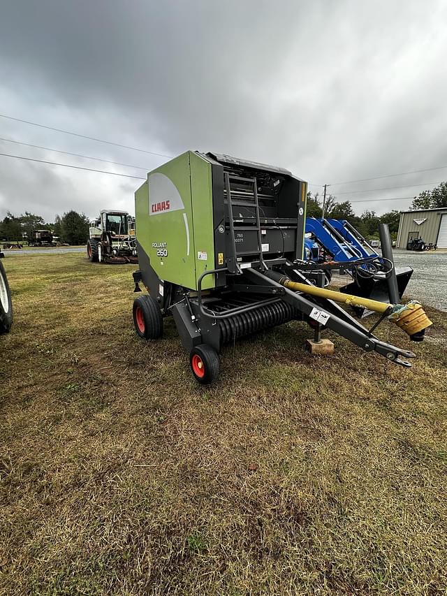 Image of CLAAS Rollant 260 equipment image 1