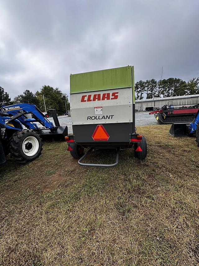 Image of CLAAS Rollant 260 equipment image 4