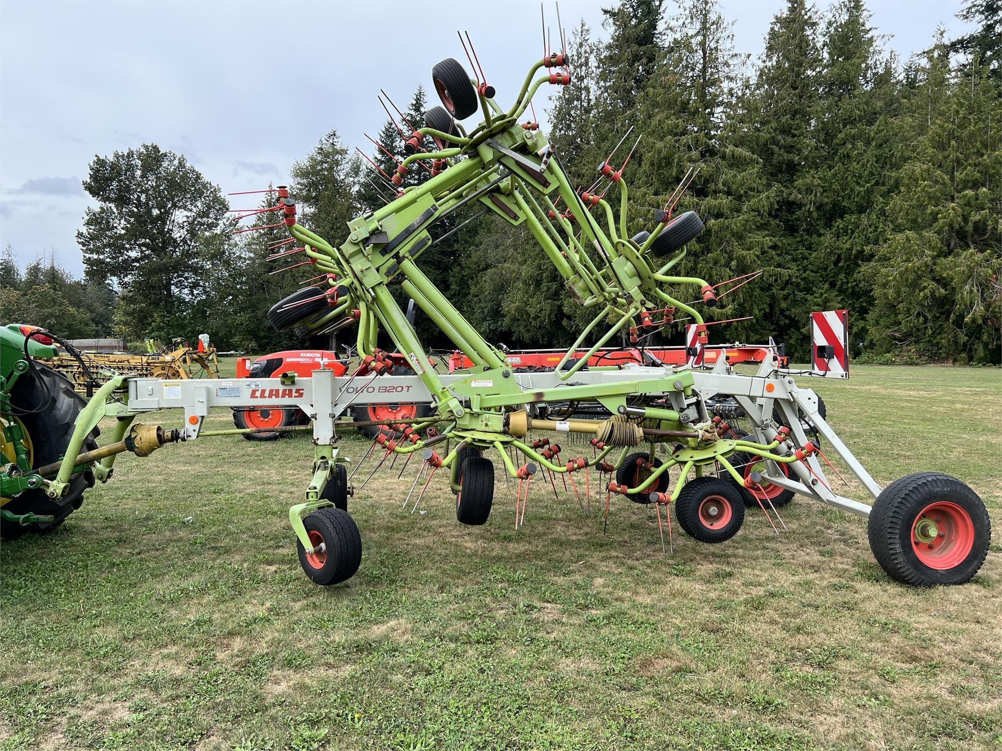 2008 CLAAS Volto 1320T Equipment Image0