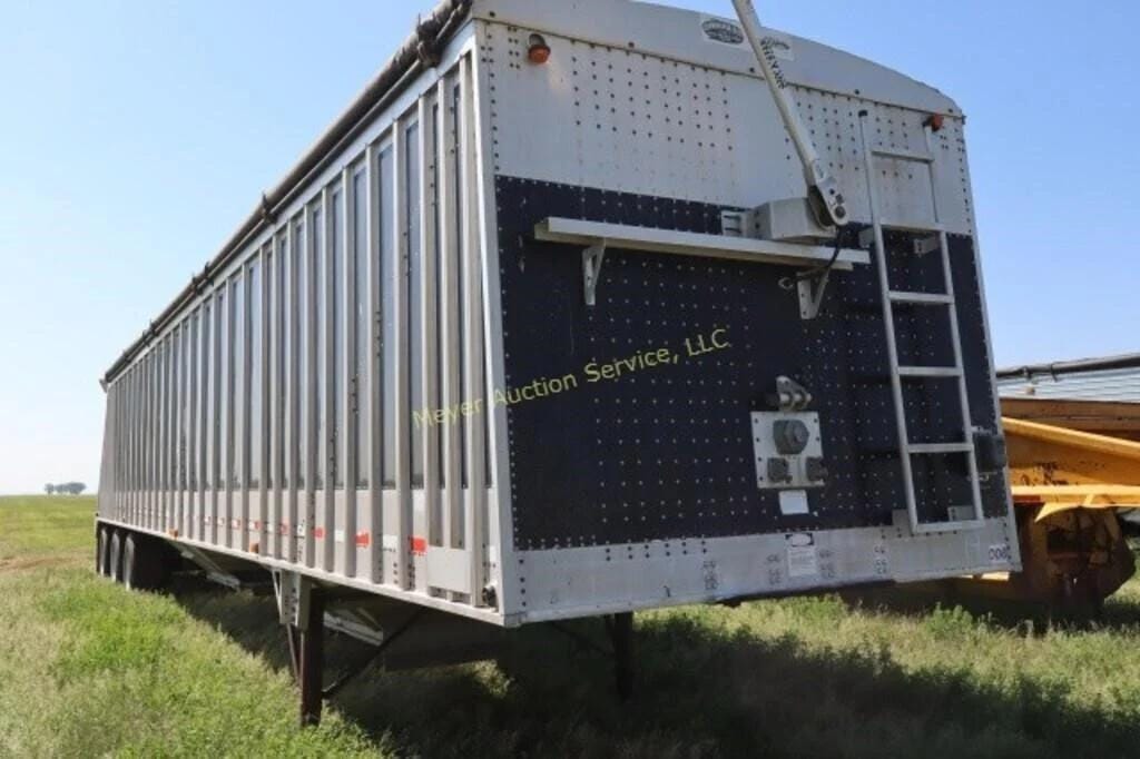 2008 Cornhusker 800 Equipment Image0