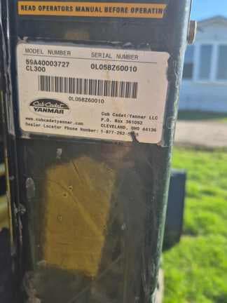 Image of Cub Cadet EX3200 equipment image 4