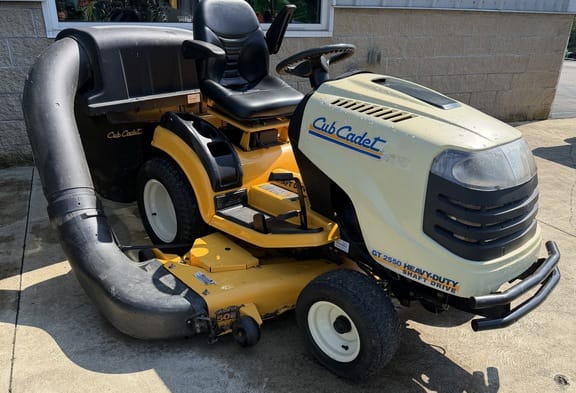 2008 Cub Cadet GT2550 Equipment Image0