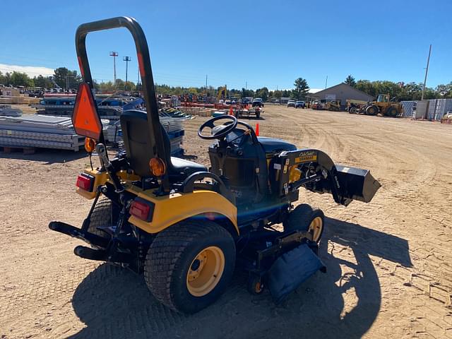 Image of Cub Cadet SC2400 equipment image 4