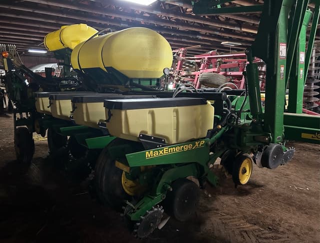 Image of John Deere 1770 equipment image 1