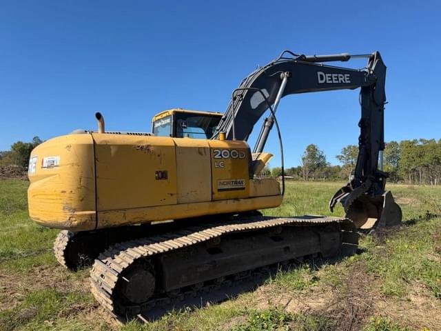 Image of John Deere 200D-LC equipment image 2
