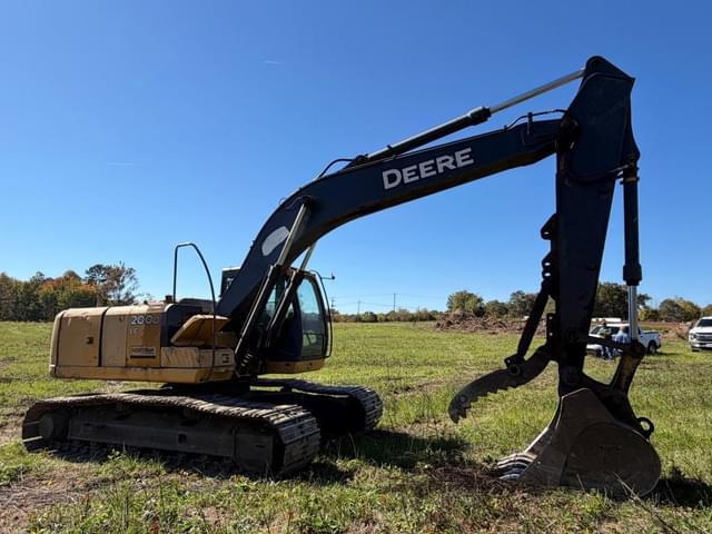 Image of John Deere 200D-LC equipment image 1