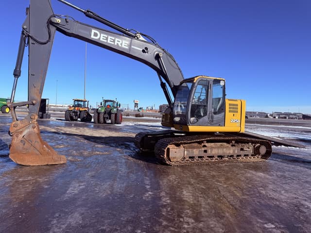 Image of John Deere 225D equipment image 1