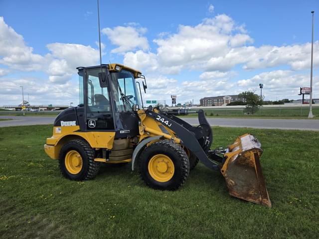 Image of John Deere 244J equipment image 4