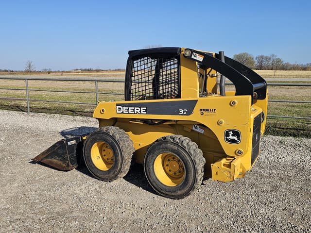 Image of John Deere 320 equipment image 3