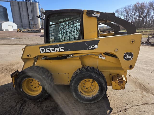 Image of John Deere 325 equipment image 1