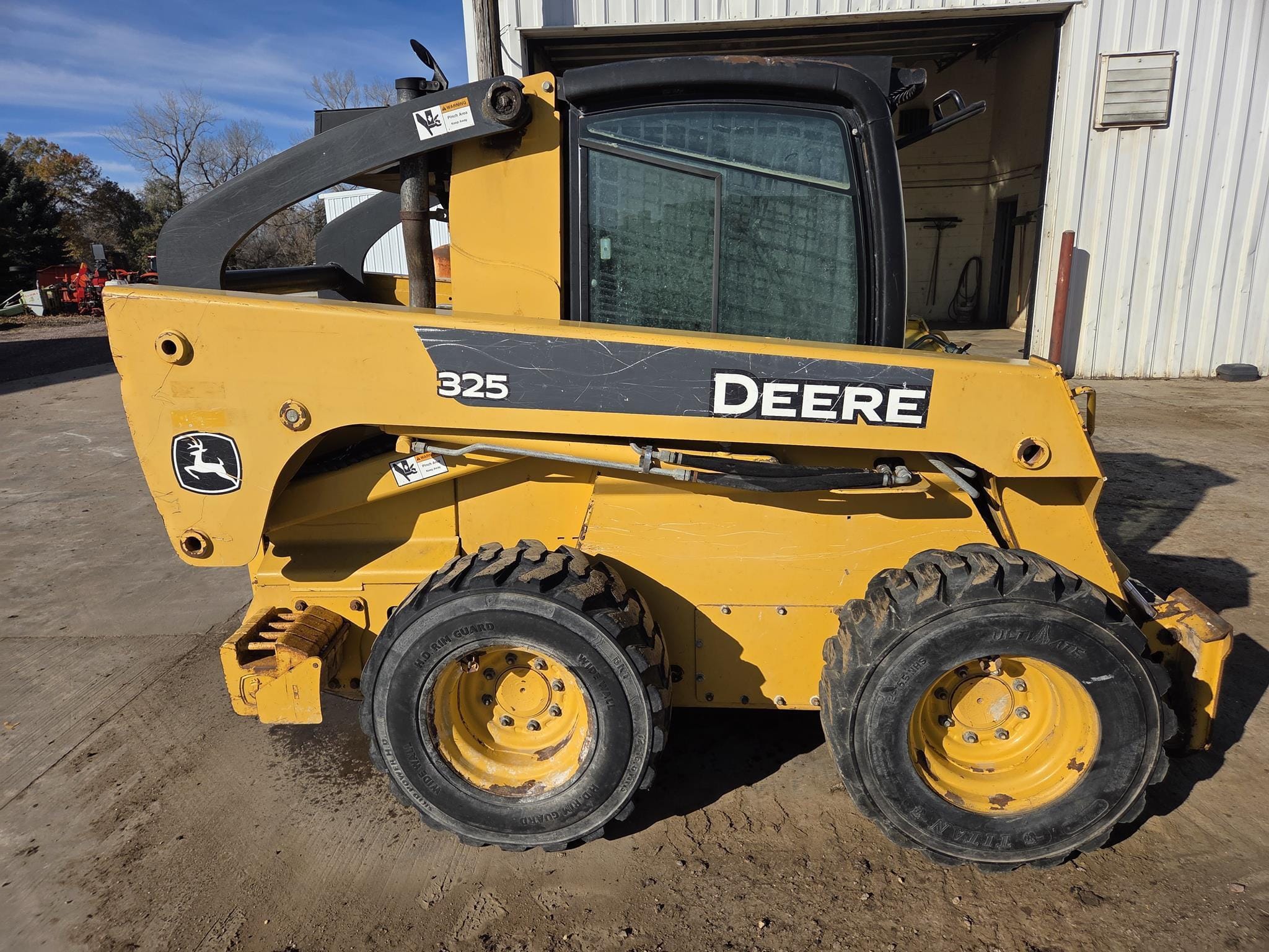 2008 John Deere 325 Equipment Image0