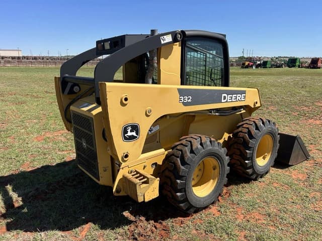 Image of John Deere 332 equipment image 2