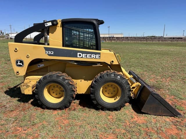 Image of John Deere 332 equipment image 1