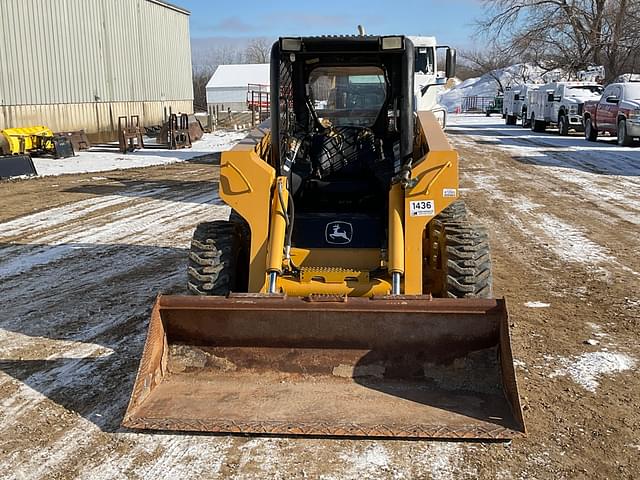 Image of John Deere 332 equipment image 1