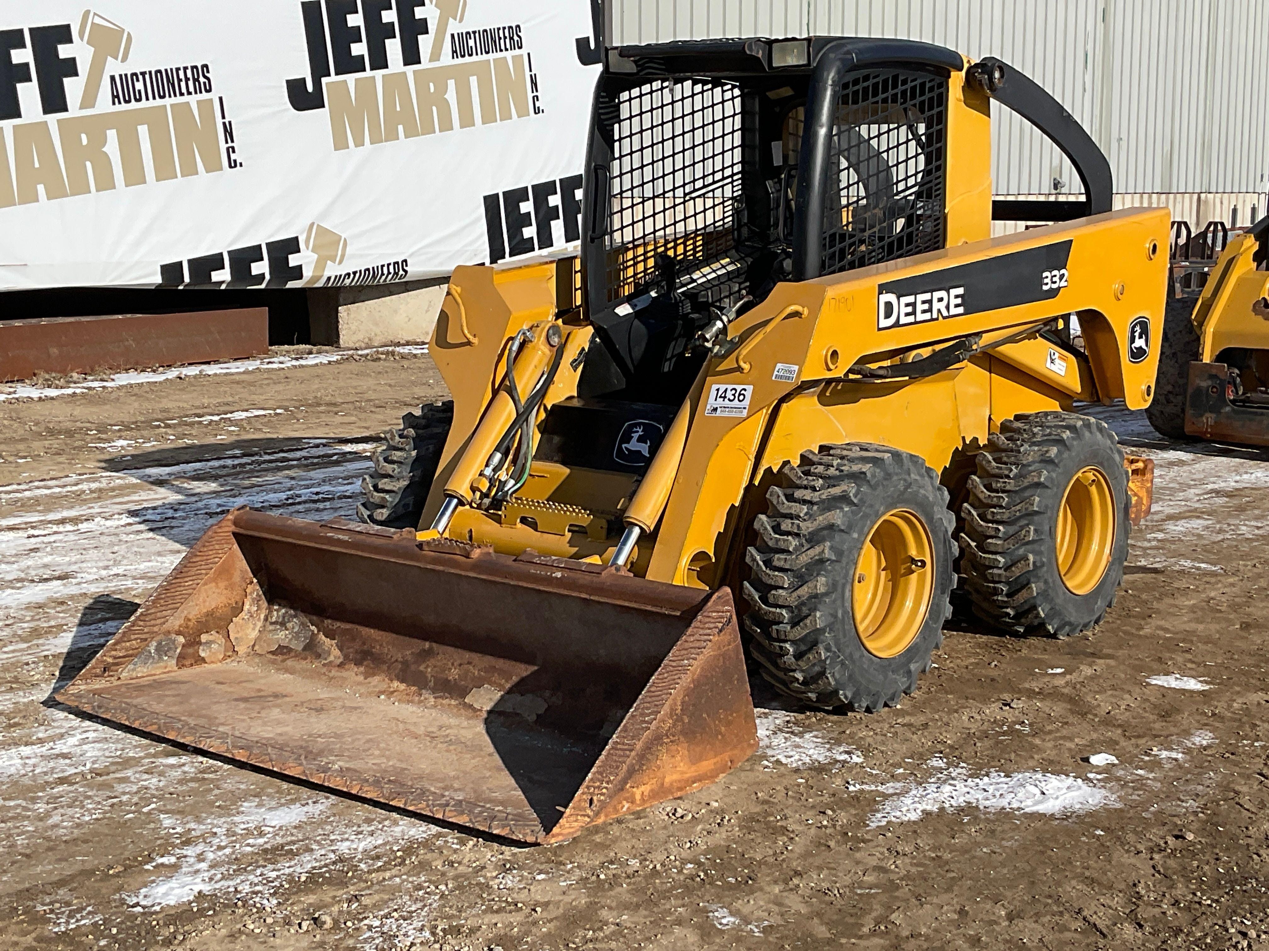 Main image John Deere 332