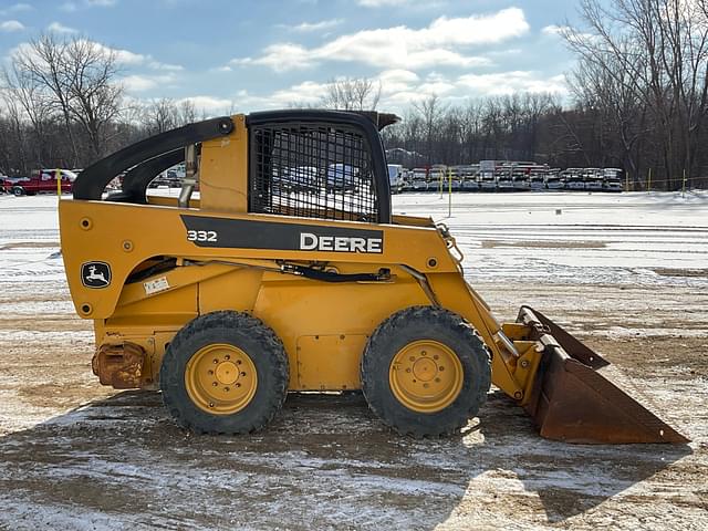 Image of John Deere 332 equipment image 3