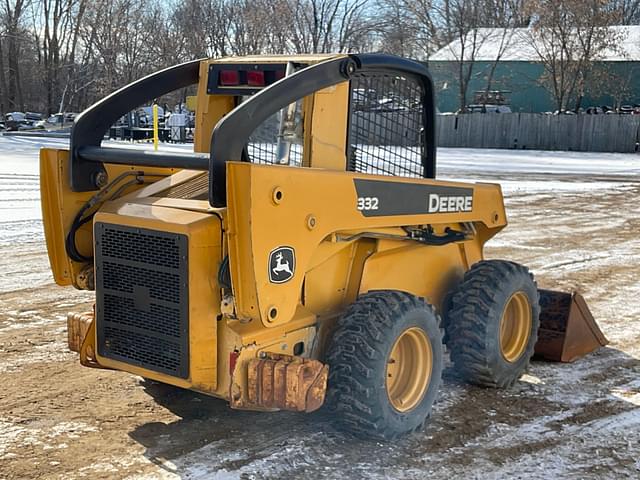 Image of John Deere 332 equipment image 4